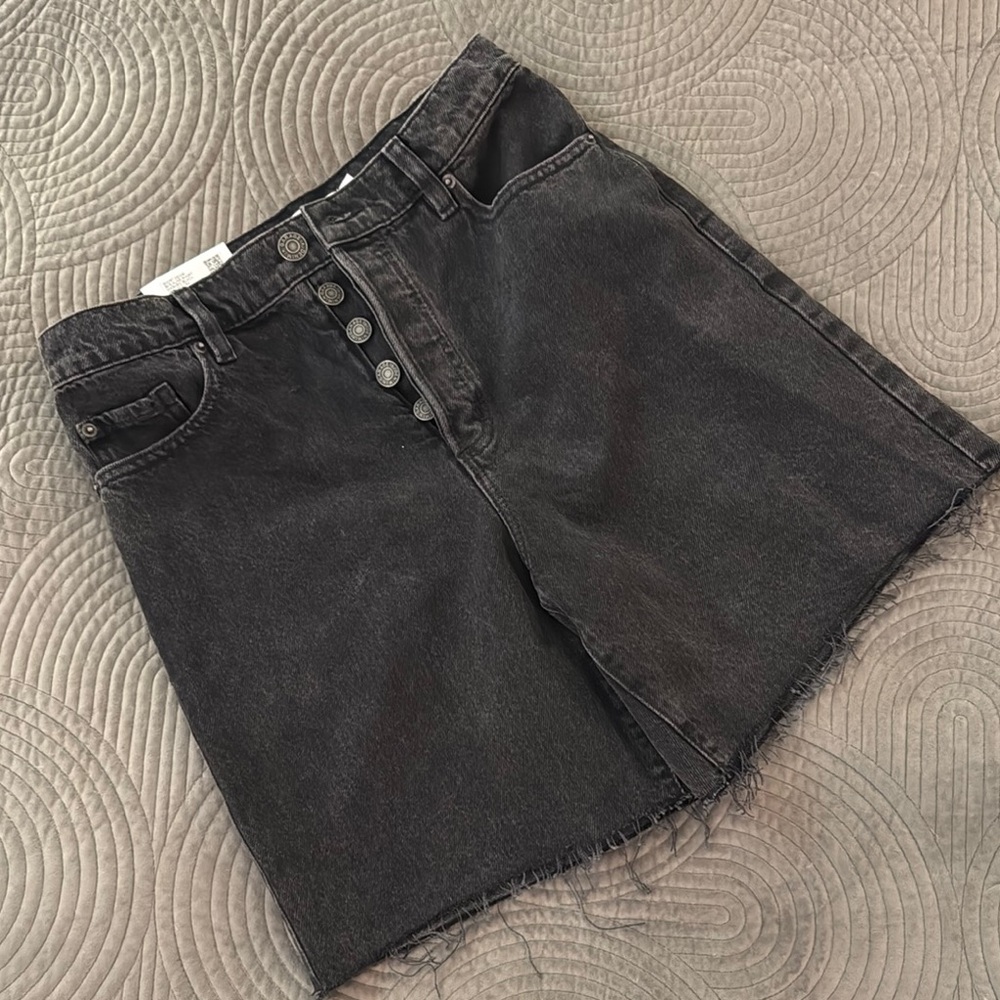 NWT Women's Garage Washed Black Denim Shorts
